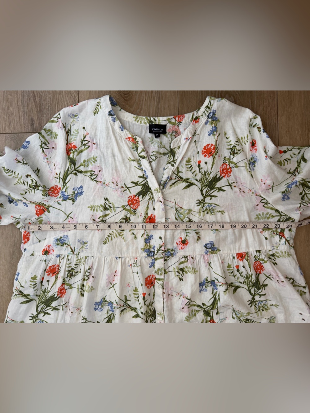 JONES & CO White Floral Tunic Blouse EUC - Picture 4 of 7